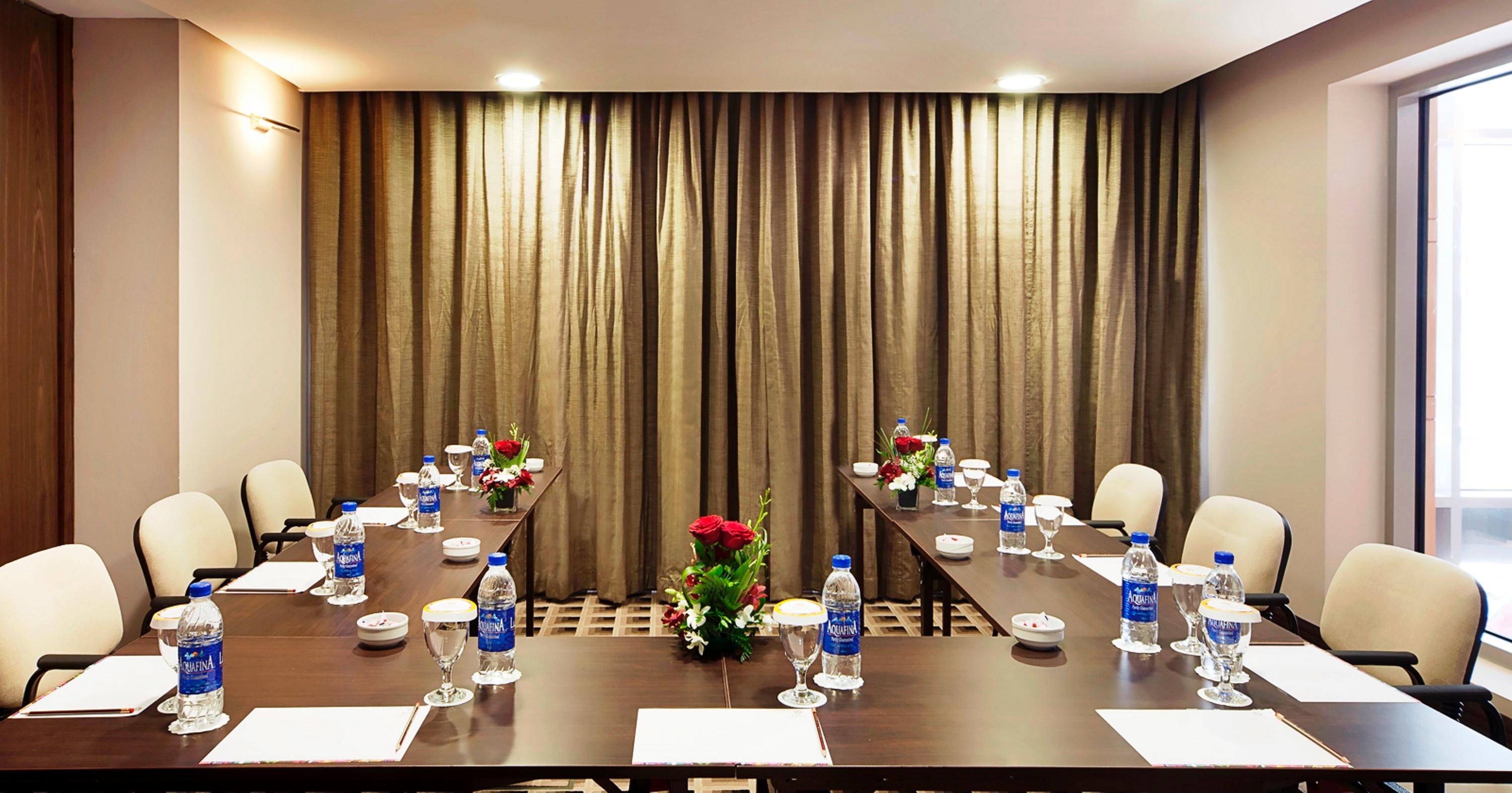 Oaks Liwa Executive Suites Abu Dhabi Exterior photo